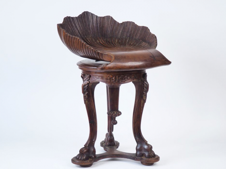 Tabouret Napoléon III en noyer mouluré et sculpté, assise tournante en