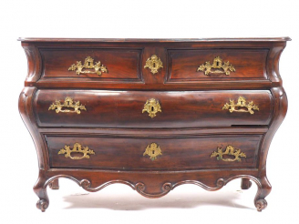 Vente aux enchères Commode tombeau en acajou et placage d'acajou, ouvrant à quatre tiroir