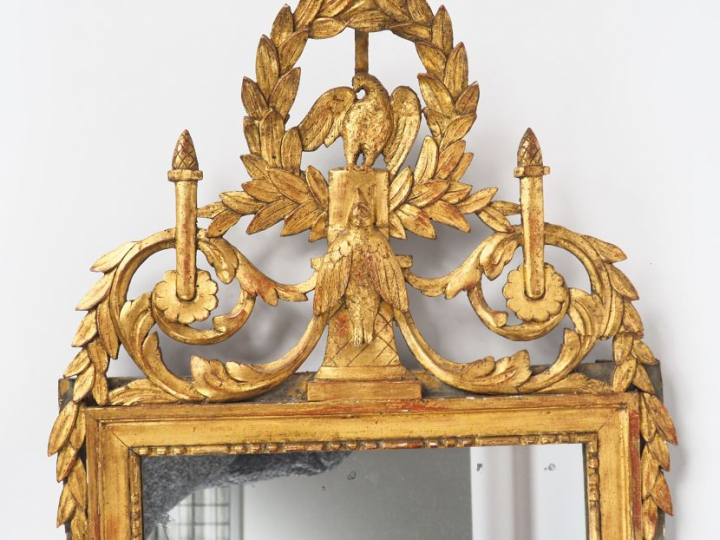 Miroir XIXème de style Louis XVI en bois sculpté et doré, fronton ajou