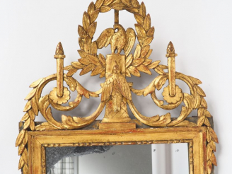 Vente aux enchères Miroir XIXème de style Louis XVI en bois sculpté et doré, fronton ajou