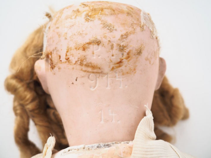 Bébé de caractère tête porcelaine de marque P.M moule 914 taille 14 bo