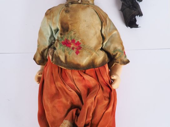 Une poupée fabrication Chine 1950.