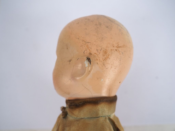 Une poupée fabrication Chine 1950.