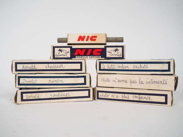 Projecteur NIC avec 8 films. (état d'usage).