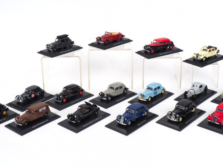 Lot de miniatures récentes au 1/43ème, de diverses marques : certaines