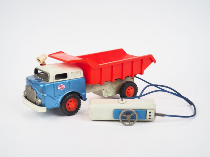 Camion GAMA métal et plastique des années 60 filoguidé (batterie Toys)