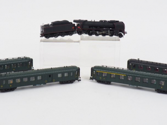 Vente aux enchères Lot de matériel roulant HO Jouef dont locomtive 141 P et 4 voitures vo