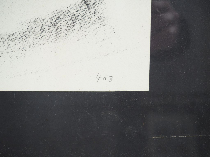 Maurice MELAT. "Jeune fille accroupie". Dessin signé en bas à gauche e