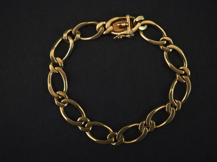 Bracelet souple en or jaune, maille cheval stylisée.  Long. 17 cm Poid