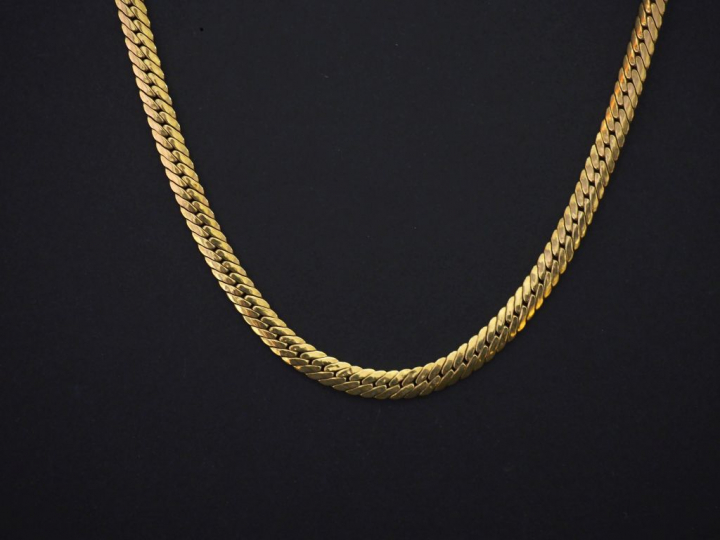 Collier souple en or jaune, maille anglaise.  Long. 43 cm Poids. 11,72