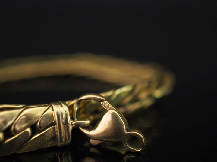 Bracelet souple en or jaune, maille plate gourmette.  Long. 20 cm Poid