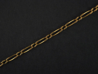 Vente aux enchères Bracelet en or jaune, maille cheval.  Long. 19,5 cm Poids. 3,08 g (man