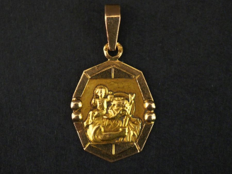 Vente aux enchères Médaille religieuse à pans coupés en or jaune, figuran Saint Jean-Bapt
