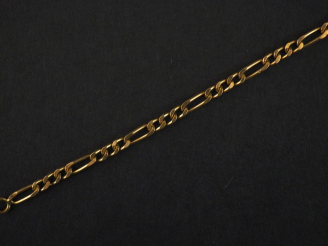Vente aux enchères Bracelet souple en or jaune, maille figaro.  Poids. 3,54 g (accidenté)