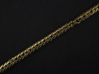 Vente aux enchères Bracelet souple en or jaune, maille plate anglaise. Poids. 6,29 g (acc