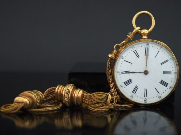 Montre de gousset et sa giletière Napoléon III en or jaune.  Cadran à 