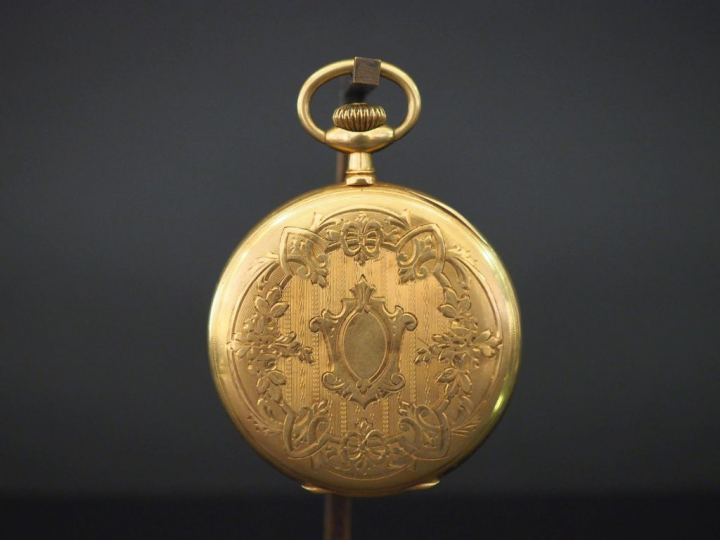 LIP, Montre de gousset chronomètre en or jaune.  Cadran rond à chiffre