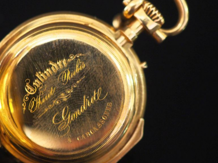 Montre de col Napoléon III en or jaune.  Cadran à chiffres romains pou