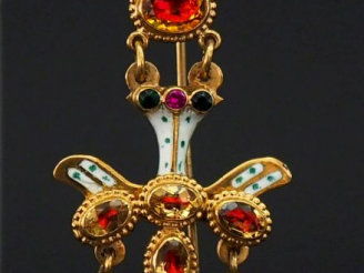 Vente aux enchères Epingle à cravate en or jaune, ornée d'une pendeloque Saint Esprit, à 