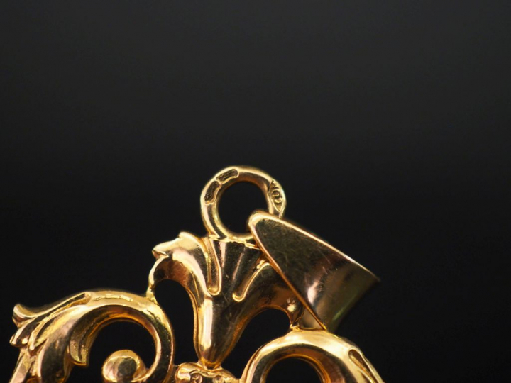 Pendentif porte-photo Napoléon III en or jaune, à décor en son centre 