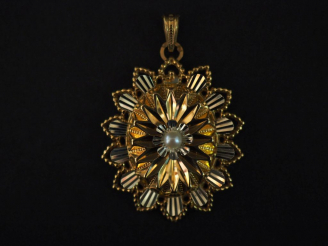 Vente aux enchères Pendentif Napoléon III en or jaune, en forme de motif rayonnant, serti