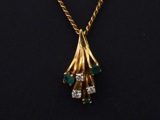 Vente aux enchères Collier souple en or jaune, maille gourmette, et son pendentif en or j