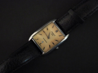 Vente aux enchères TISSOT, Fascination 1853 Montre bracelet en métal.  Cadran rectangulai