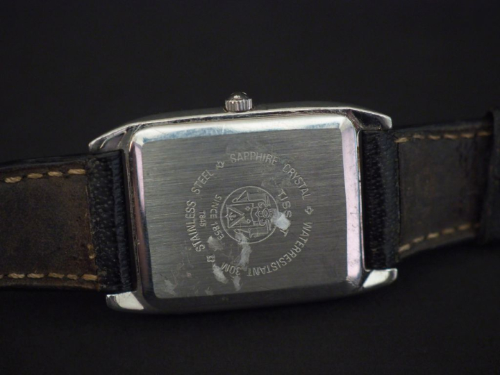 TISSOT, Fascination 1853 Montre bracelet en métal.  Cadran rectangulai