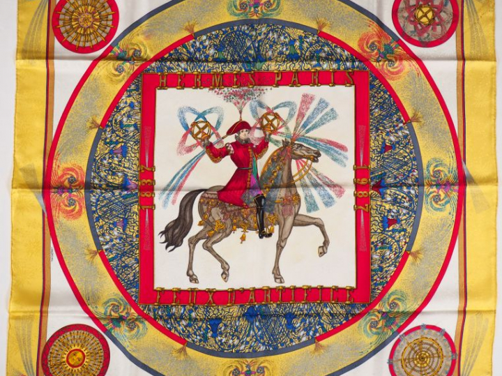 HERMES, Paris Carré en soie polychrome, modèle "Feux d'artifice".  Des