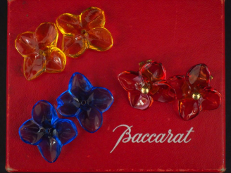 Vente aux enchères BACCARAT Trois paires de clips d'oreilles en cristal, collection "Hort