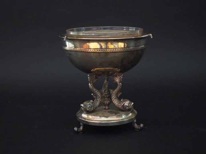 Christian DIOR Présentoir à caviar en métal argenté.  Fût, à décor de 