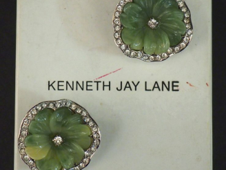 Vente aux enchères KENNETH JAY LANE Paire de clips d'oreilles en métal en forme de fleur 