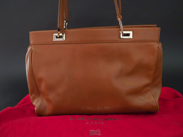 LANCEL, Paris Sac à mains Balancel en cuir lisse de couleur camel.  Gr