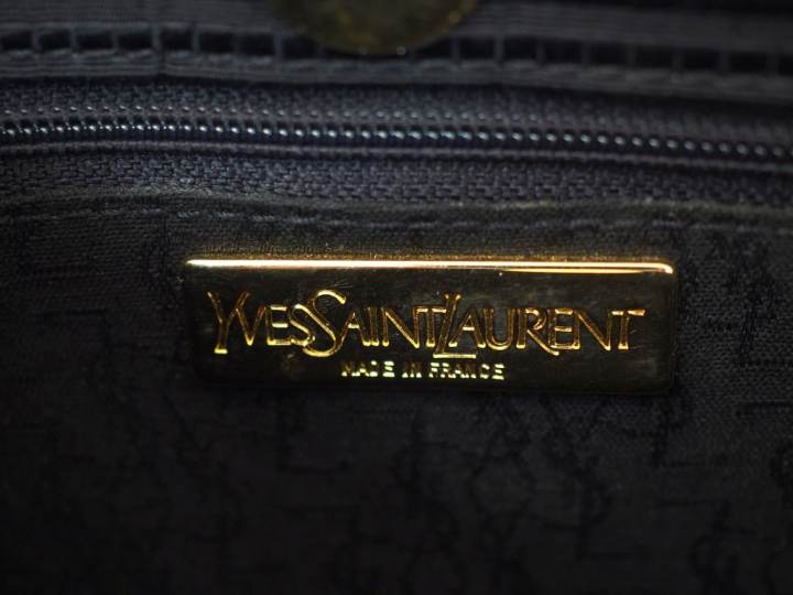 YVES SAINT LAURENT, Paris Petit sac du soir en tissu et velours noir, 