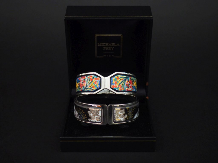 FREY WILLE,  Ensemble comprenant :  - un bracelet en métal argenté et 