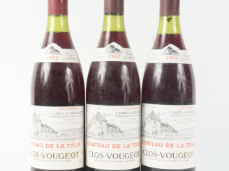 Vente aux enchères 3 BOUTEILLES CLOS VOUGEOT GC CHÂTEAU DE LA TOUR - 1982