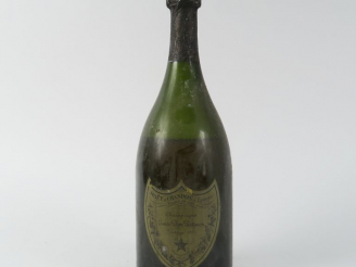 Vente aux enchères 1 BOUTEILLE CHAMPAGNE DOM PERIGNON - 1975 - 7,4 CM/BS
