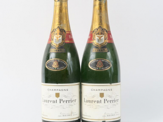 Vente aux enchères 2 VIEILLES BOUTEILLES CHAMPAGNE LAURENT PERRIER BRUT