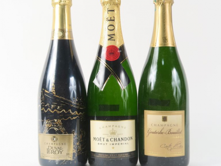 3 BOUTEILLES CHAMPAGNE : 1 MOËT   CHANDON BRUT IMPERIAL - 1 DUVAL LERO