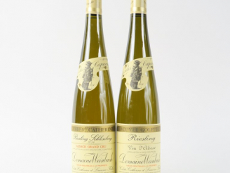 Vente aux enchères 2 BOUTEILLES CLOS DES CAPUCINS DOMAINE WEINBACH 2014 : 1 RIESLING SCHL