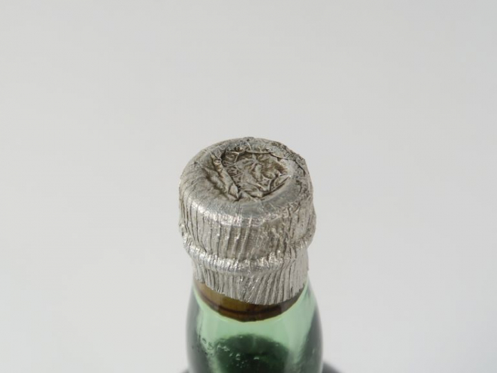 1 VIEILLE BOUTEILLE RHUM SAINT GRATIEN