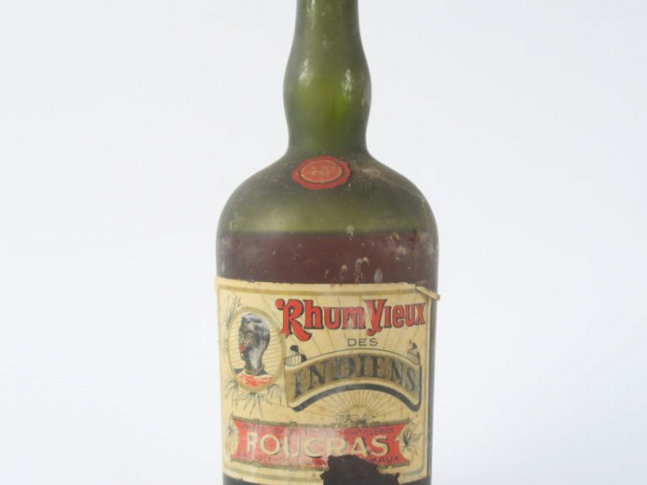 1 VIEILLE BOUTEILLE RHUM VIEUX DES INDIENS FOUCRAS 45° - NIVEAU BAS/EA
