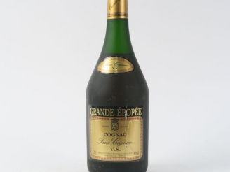 Vente aux enchères 1 BOUTEILLE COGNAC FINE COGNAC 'V.S.' GRANDE EPOPEE