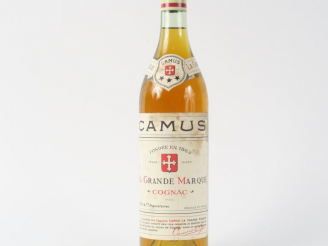 Vente aux enchères 1 VIEILLE BOUTEILLE COGNAC CAMUS 'LA GRANDE MARQUE'