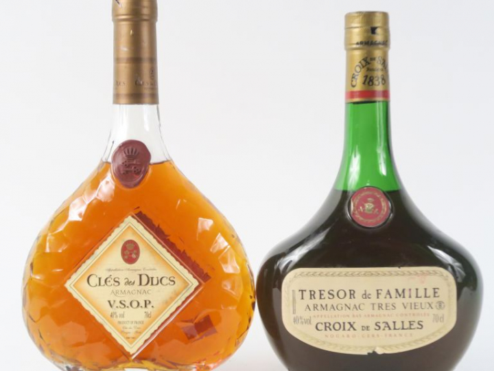 2 BOUTEILLES ARMAGNAC : 1 CROIX DE SALLES 'TRESOR DE FAMILLE' - 1 CLES