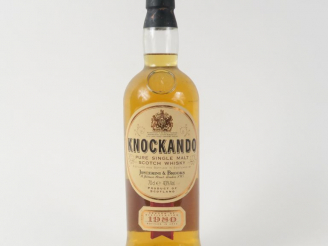 Vente aux enchères 1 BOUTEILLE WHISKY KNOCKANDO 43° - 1980