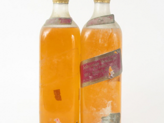 Vente aux enchères 2 VIEILLES BOUTEILLES WHISKY JOHNNIE WALKER 'RED LABEL' - BS/1 SE