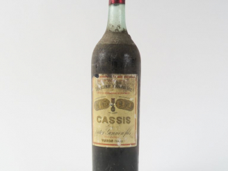 Vente aux enchères 1 VIEILLE BOUTEILLE CASSIS DISTILLERIE VOIRONNAISE - CAPS AB/BS