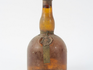 Vente aux enchères 1 VIEILLE BOUTEILLE GRAND MARNIER 'CORDON JAUNE' - EA/BS/CAPS AB
