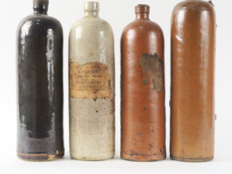 Vente aux enchères 4 BOUTEILLES VIEILLES LIQUEURS - SE
